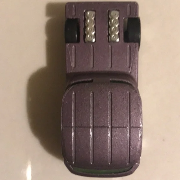 Ultra rare color Hot wheels qombee purple metallic with flames - Picture 3 of 6